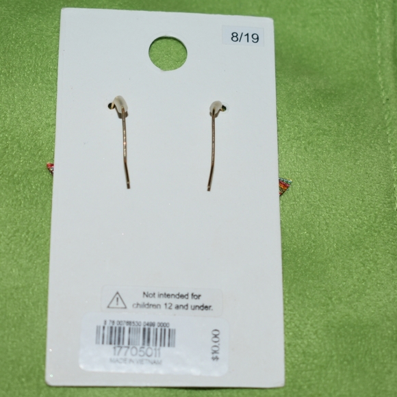 Earing - Picture 2 of 3